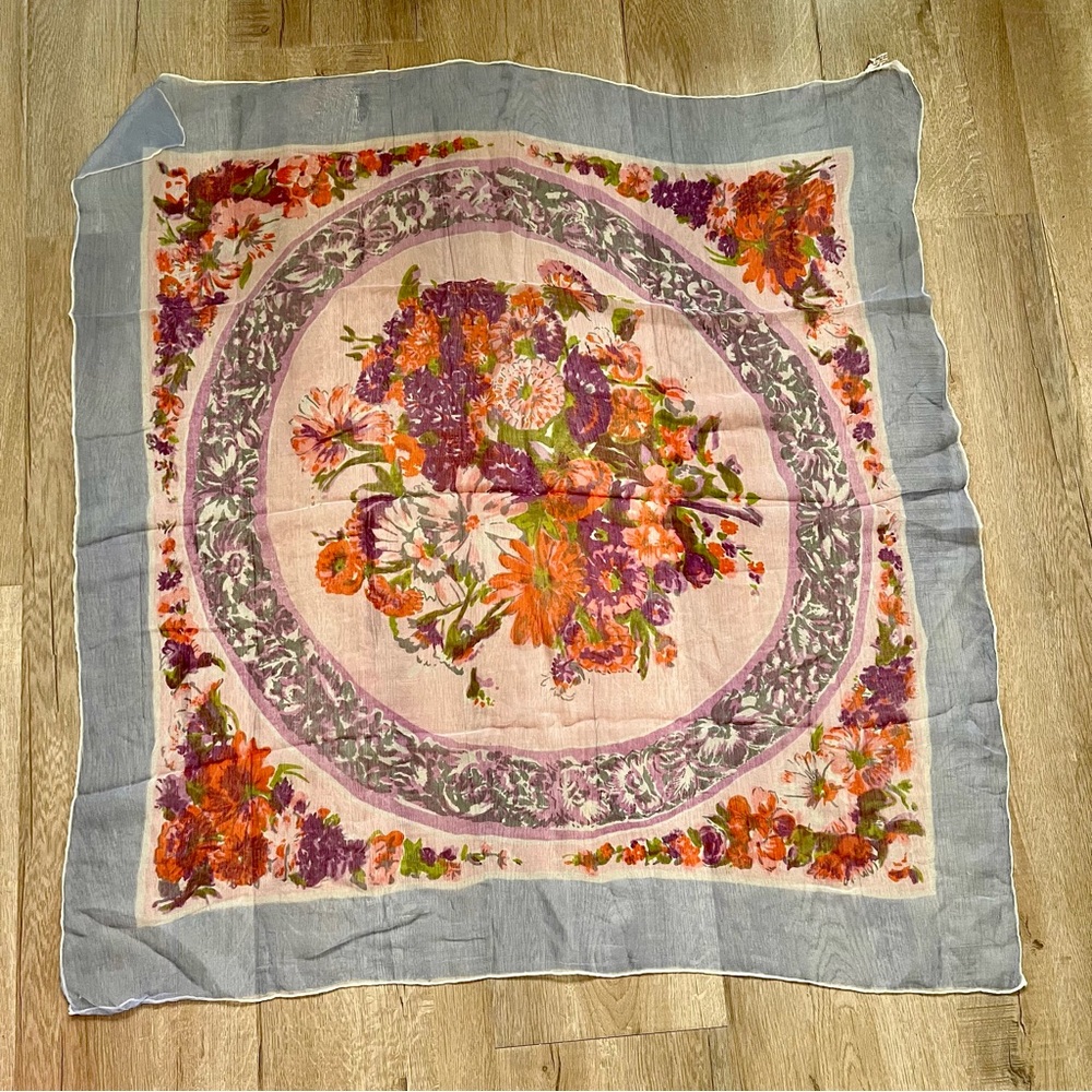 Vintage Top Hit Fashion Square Light Hand Rolled Pure Silk Scarf‎ Flowers 33”